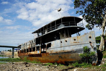 The old Amazon steamer Benjamin, built in 1905, has been driving up and down the Amazon, later it...