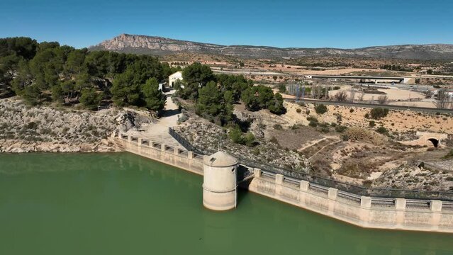 Pantano de Almansa en Albacete a vista de drone