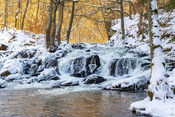 Obraz premium Selkewasserfall bei Alexisbad im Selketal Harz im Winter mit Eis und Schnee