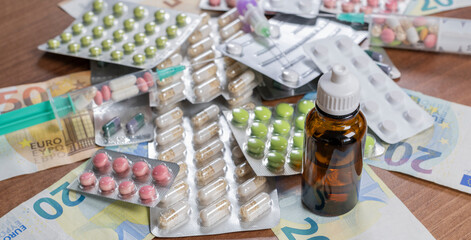 Gesundheit Pharmabranche zu hohe Verkaufspreise bei Medikamenten, Tabletten und Geld 