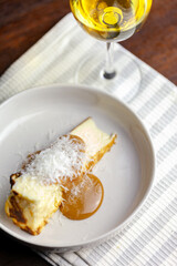 Tarta basca, dulce de leche, queijo sardo.
Basque tart, dulce de leche, Sardinian cheese.