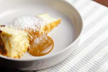 Tarta basca, dulce de leche, queijo sardo.
Basque tart, dulce de leche, Sardinian cheese.