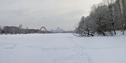 Obraz premium Winter fishing on the lake, beautiful panorama.