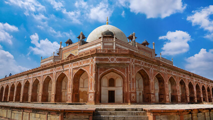 Humayun's tomb is located in New Delhi, India