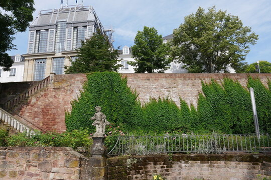 Putte im Schlossgarten Schloss Saarbr&uuml;cken