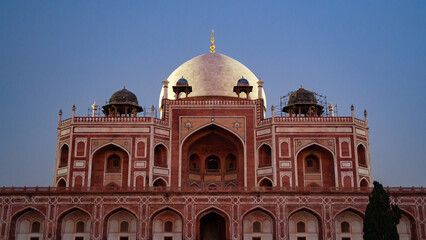 Humayun's tomb is located in New Delhi, India