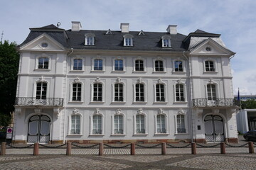 Weißes Palais am Ludwigsplatz in Saarbrücken