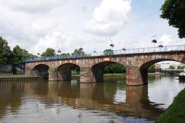 Fototapeta premium Alte Brücke in Saarbrücken