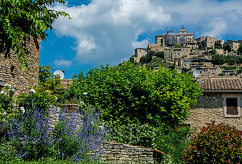 Naklejka premium kamienne miasteczko w prowancji, Provence, Provencal town on a hill on the blue sky 