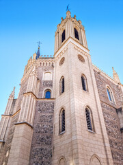 Fototapeta na wymiar Catedral Los Jeronimos in Madrid, Spain