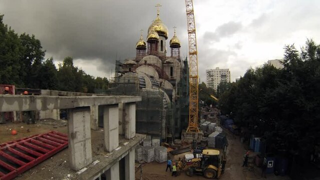 Workers employed on the construction of the church Matrona of Moscow