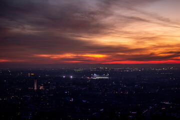 Tramonto su Verona con campo da calcio