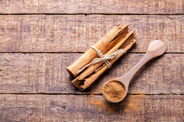 Splinters, powder and essence of cinnamon, on the old table