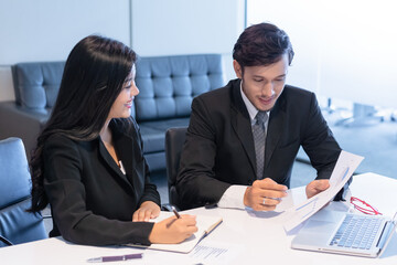Fototapeta premium financial advisory services. Asian advisor showing plan of investment to clients in the consultancy office.