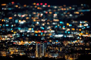 Naklejka premium Bright night view of bustling city