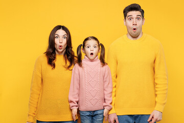 Young sad surprised astonished startled scared shocked parent mom dad with child kid girl 7-8 years old wear pink knitted sweater casual clothes isolated on plain yellow background Family day concept