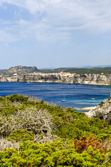 Bonifacio, Kalkfelsen, Insel, Korsika, Mittelmeer, Küste, Festung, Zitadelle, Altstadt, Kirche, Wanderweg, Grotten, Bootsausflug, Pertusato, Aussichtspunkt, Sommer, Frankreich