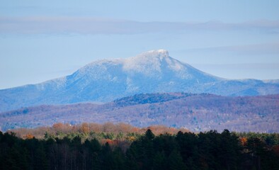 Fototapeta premium Snowliage Vermont Green Mountains in Late Fall