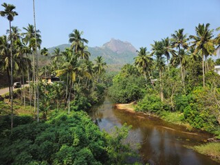 Obraz premium Beautiful river with mountain background in Palakkad, Kerala India. 