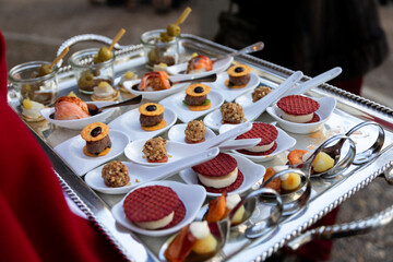 variedad de postres, alimento, postre, pastel, bombones, delicioso, aperitivo, chapa, achocolatado, comida, queso, fresco, bizcochos, apetitoso, alacena, blanco, restaurante, pastelería, bandeja