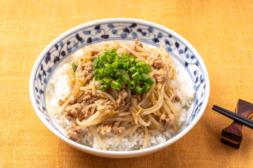 豚ともやしのあんかけ丼