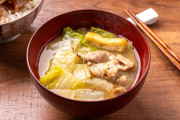 豚肉と白菜の味噌汁