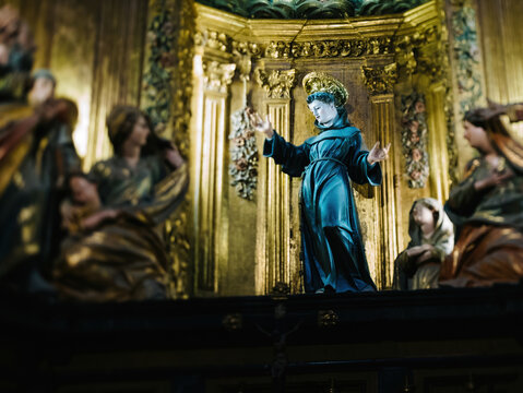 A beautiful photo of a statue of the Virgin Mary amidst a collection of other statues in Palma de Mallorca cathedral - tilt-shift lens used