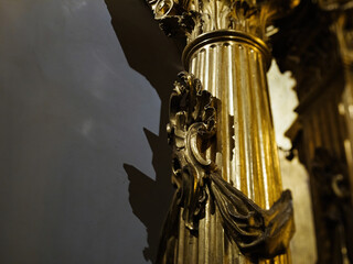A beautifully decorated and painted column inside the Catedral-Basilica de Santa Maria de Mallorca, showcasing intricate artwork and artistic craftsmanship