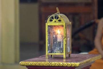 Funeral lamps in glass cabinets use natural energy, oil, and candles.