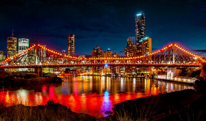 Story bridge over the Brisbane river at night.