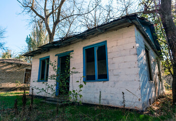 Fototapeta na wymiar old abandoned village house in Ukraine