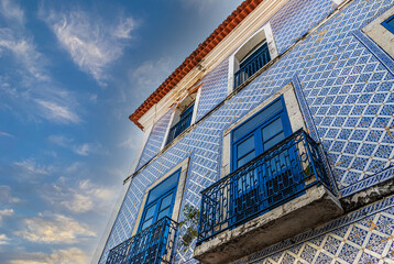 Fototapeta premium Antigo prédio revestido em azulejo colonial. Centro histórico de São Luís/MA