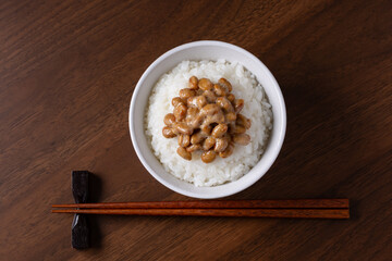 俯瞰から見た納豆ご飯