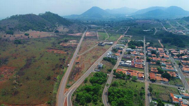 Cana&atilde; dos Caraj&aacute;s Imagem a&eacute;rea de drone, Par&aacute;, Brasil, imagem de cima do morro da r&aacute;dio, come&ccedil;o da cidade
