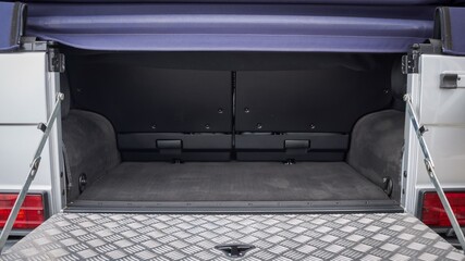 Diamond plate tail gate