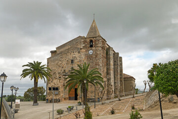 Kirche des San Andrés Apóstol in Aljucén, Provinz Badajoz in Extremadura, Spanien. Auf dem Camino Via de la Plata, Jakobsweg von Sevilla nach Santiago de Compostela