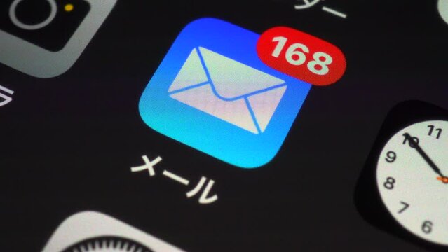 メールアプリに届く大量のメールの通知	
