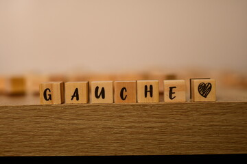 gauche en cubes