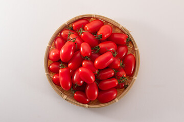 完熟ミニトマト　アイコ　ざる俯瞰　Petit tomatoes