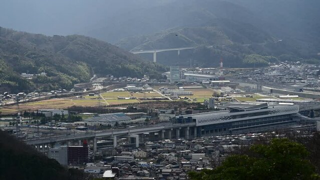 北陸新幹線延伸前の敦賀市内を走行する特急サンダーバード （北陸本線 敦賀 - 南今庄, 2024年1月）