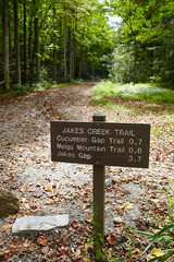 Jakes Creek Trail Sign with Autumn Forest Path in Smoky Mountains - obrazy, fototapety, plakaty