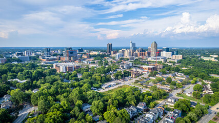 View of downtown Raleigh, North Carolina with blue sky background. - obrazy, fototapety, plakaty