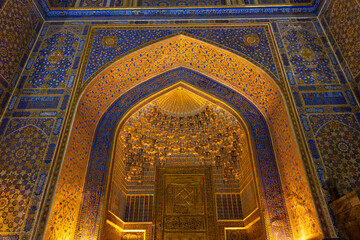 Fototapeta premium Samarkand, Uzbekistan - December 26th, 2023: Registan square