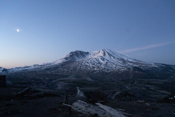 Sunrise at Mt. St. Helens - obrazy, fototapety, plakaty