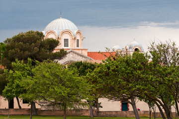 Eglise dans un parc