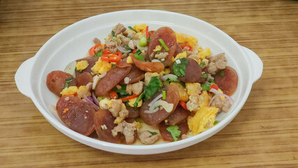 Put Chinese sausage salad on a plate and serve, another part of the Thai food menu.