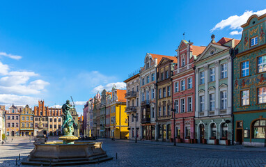 Obraz premium View of old market square in Poznan with buildings, town in Poland