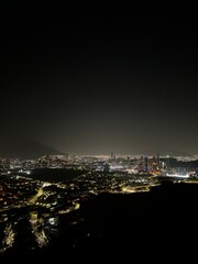 Ciudad mexicana de noche, Monterrey.