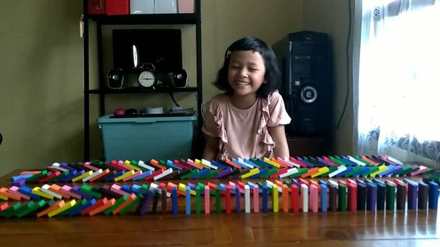 domino chain reaction video
