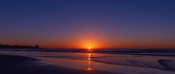 Fototapeta na wymiar Sunset at Scripps beach in La Jolla, San Diego, California, United States